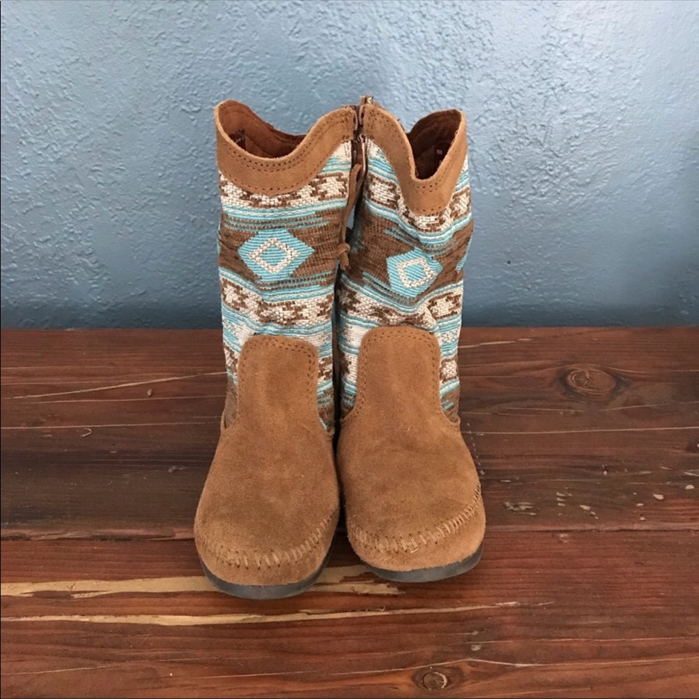 Minnetonka - mid-calf suede booties